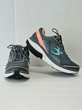 Women's G-defy Mighty Walker Sneakers - Grey & Salmon - 9 - Gently Used